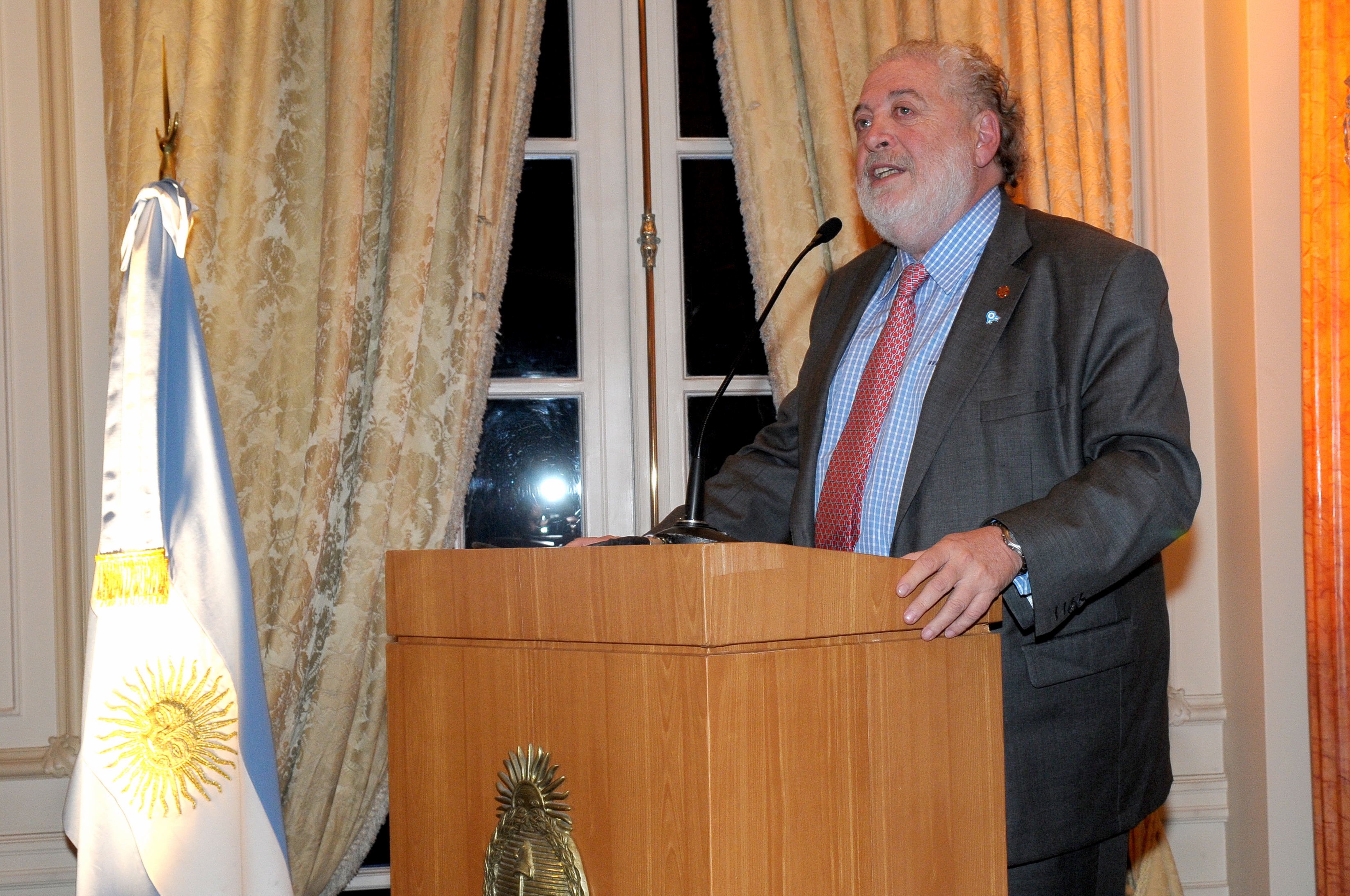 Dr. Ginés González García — representación argentina en Chile